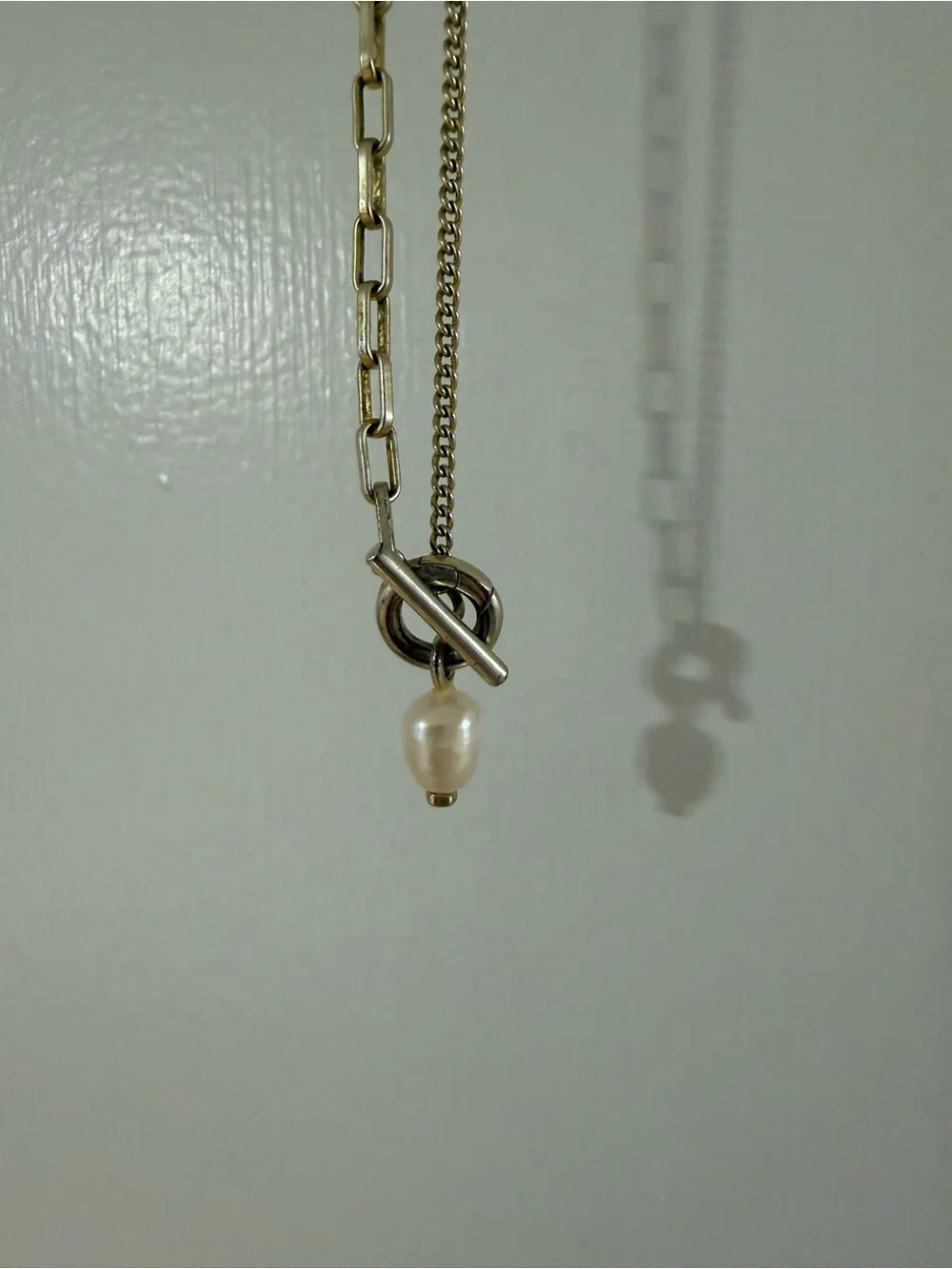 Kendra Scott Gold-Tone Toggle Necklace with White Pearl Charm